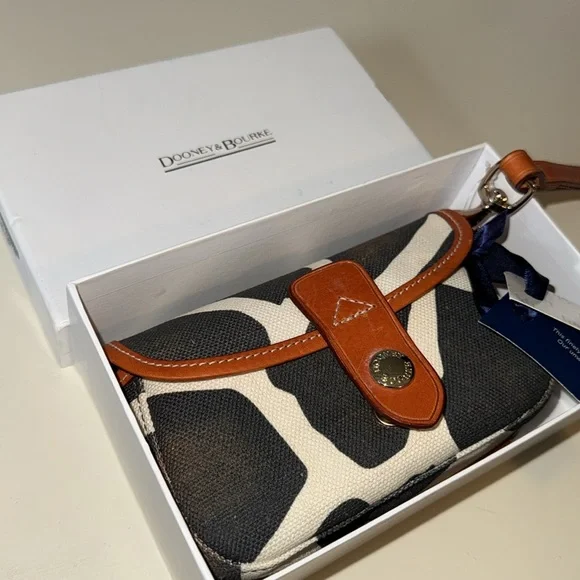 DOONEY AND BOURKE Orange Flap Wristlet NEW WITH TAGS. - Picture 3 of 12